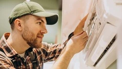 Спрос на срочные заказы по ремонту и установке техники вырос на 70% из-за летней жары