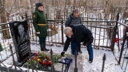 В Южно-Сахалинске открыли обновленный памятник испытателю «Катюши»