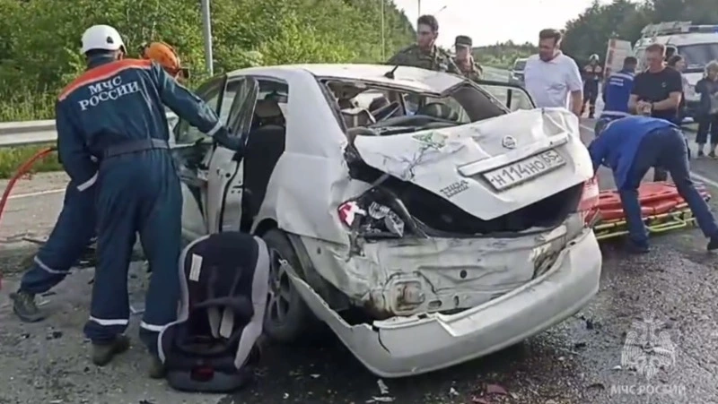 МЧС опубликовало фото с места страшной аварии на юге Сахалина