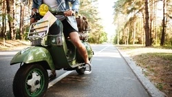 Несовершеннолетний угнал у другого подростка сломанный мопед в Корсакове 