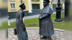 В сквере Чехов-центра скульптурам пометили части тела