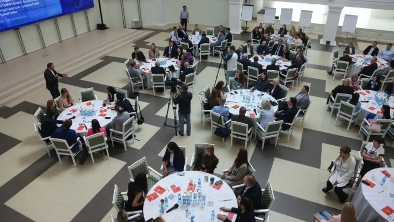 Сахалинский бизнес одобрил идею коллективного договора для поддержки семьи и материнства в компаниях