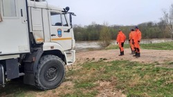 Спасатели прибыли к месту исчезновения рыбака в Тымовском районе