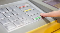 «Сбербанк» объявил режим работы отделений и банкоматов на Сахалине на новогодние праздники