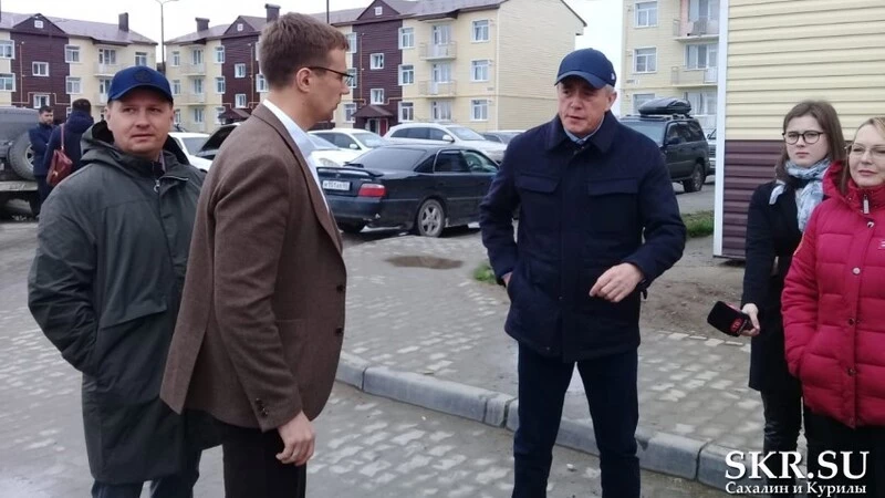 Лимаренко возмутила лужа возле контейнерной площадки в Новотроицком