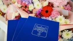 Мэр Южно-Сахалинска лично наградил журналистов в День российской печати