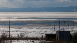 Рыбакам Сахалина назвали безопасный участок льда на 27 февраля