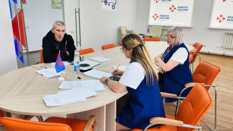 Боец СВО открыл собственный столярный цех на Сахалине