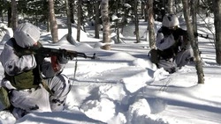 Военнослужащие совершенствуют навыки ведения боя в малых подразделениях на Сахалине 