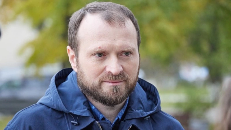 Участник программы «Герои Сахалина и Курил» Мушфик Алмазов готовится к защите дипломной работы