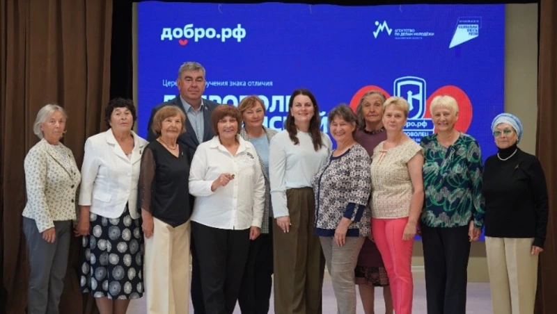 «Доброволец Сахалинской области»: в Аниве почетными знаками  наградили «Серебряных волонтеров»