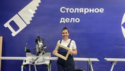 Жительница Сахалина открыла столярный бизнес после визита в центр соцподдержки