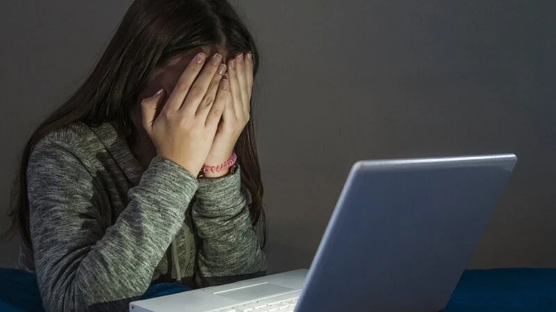 Травлю 12-летней сахалинки в соцсетях запустил подросток. Мальчик терроризирует весь класс