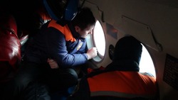 Спасатели экстренно вылетели к туристам у подножия вулкана на Итурупе