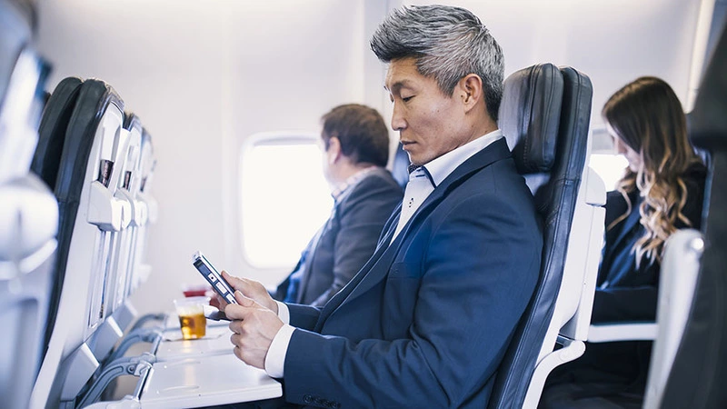 «Аврора» разрешила пользоваться телефоном и планшетом при взлете и посадке