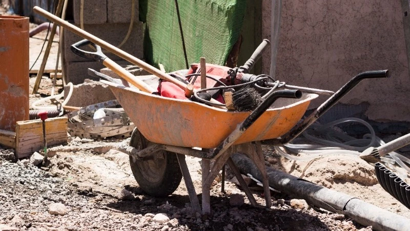 Росприроднадзор взыскал миллион рублей с жителя Долинска за захламление участка строительным мусором