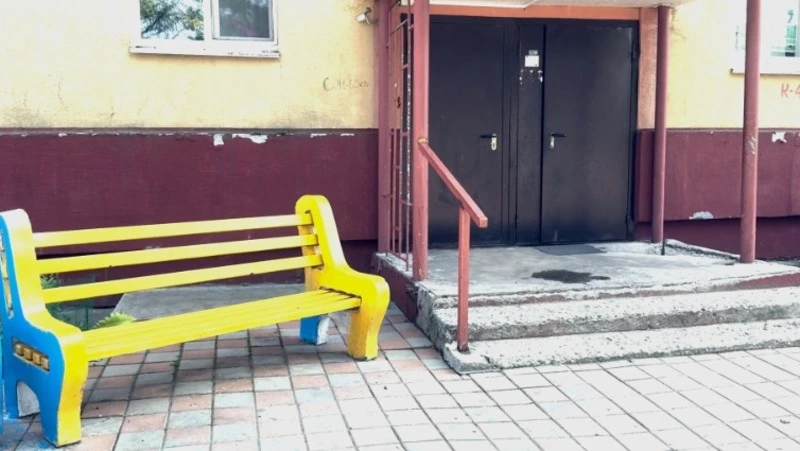 В Южно-Сахалинске проверят дом после жалоб местных жителей на ужасный запах из подвала