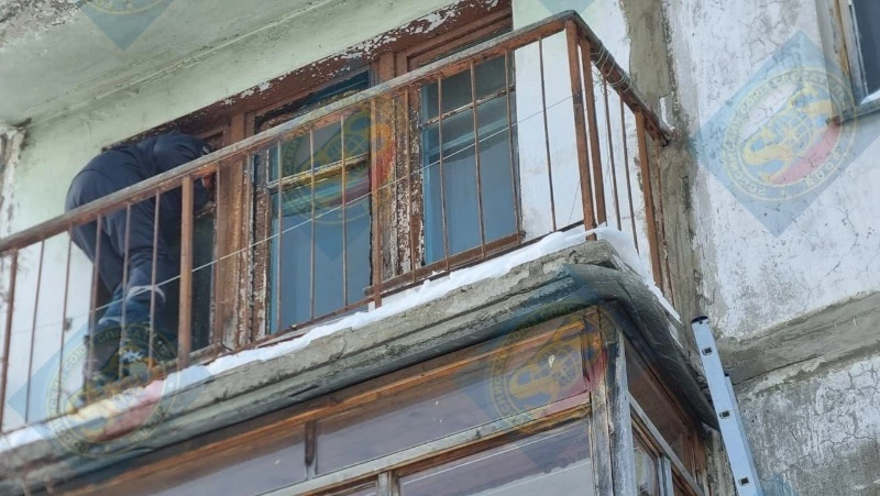 Залезали через окно: сахалинка два дня подряд не могла открыть дверь медикам