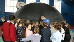 Шахтерские дети поблагодарили Сахалин за организацию передвижного планетария 