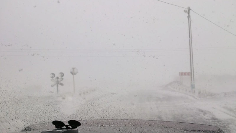 Движение ограничат на трех дорогах Сахалинской области 24 января