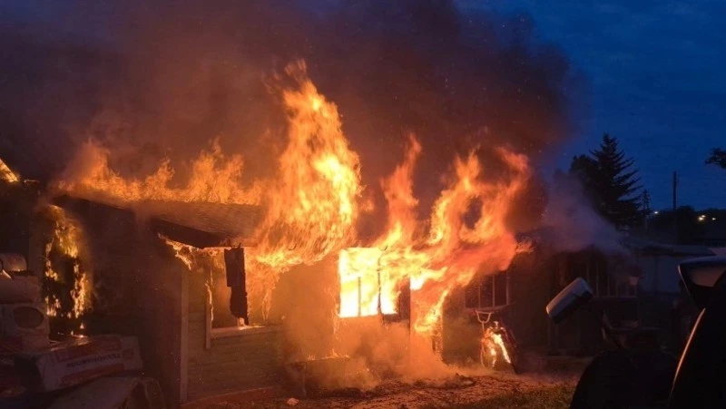 Пожары, сход поезда с рельсов и дни рождения: главные новости выходных на Сахалине и Курилах