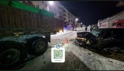 В ГИБДД озвучили подробности ДТП с Toyota Verossa и грузовиком на Сахалине