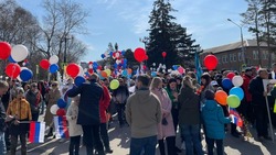 Шествие в честь Первого мая: сотни южносахалинцев участвуют в празднике