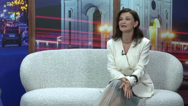 Немного подчеркнуть талию: стилист рассказала в эфире «Утренней куксы» о трендах в одежде на лето