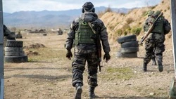 Мобилизованные на Сахалине освоили стрельбу из гранатомета РПГ-7В и АГС-17 «Пламя»