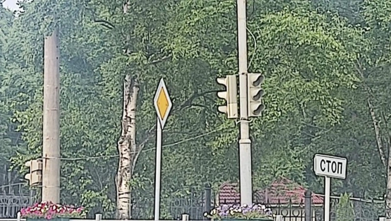 Авария на сетях привела к отключению светофоров на улице Больничной в Южно-Сахалинске