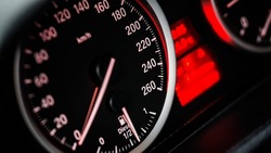 Сахалинские водители сократили число превышений скорости на дорогах
