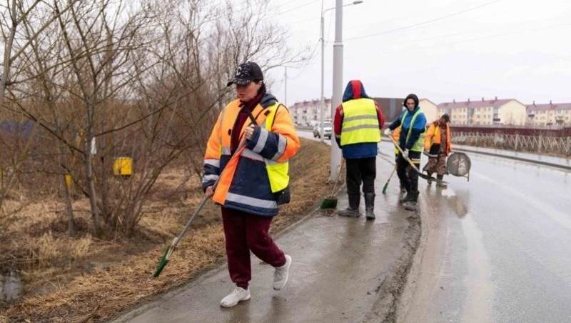 Сахалинцев зовут на весенние субботники
