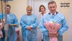 Мэр Южно-Сахалинска поздравил пациенток роддома с Днем матери 29 ноября