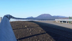 Море смывает дорогу в районе аэропорта на Сахалине