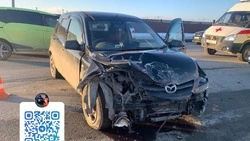 Пассажир Mazda Demio пострадал в ДТП с внедорожником в Южно-Сахалинске