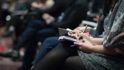 Льготы, форумы и конкурсы: какие условия для педагогов создают в Сахалинской области