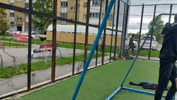 Спортивная площадка на улице Ленина в Южно-Сахалинске стала опасной для детей