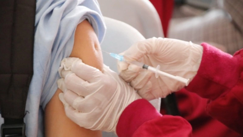 Жителям Сахалина посоветовали привиться от гриппа в период новогодних праздников