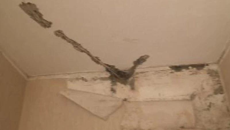 Жители затопленной квартиры на проспекте Мира лишились света в Южно-Сахалинске