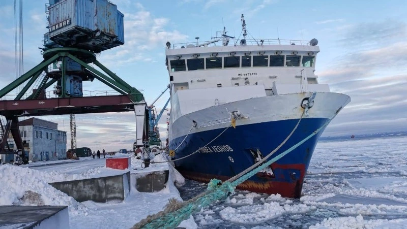 Работу паромной переправы Ванино–Холмск возобновили после метели