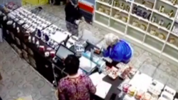 Мужчина украл ящик с пожертвованиями из магазина в столице Сахалина