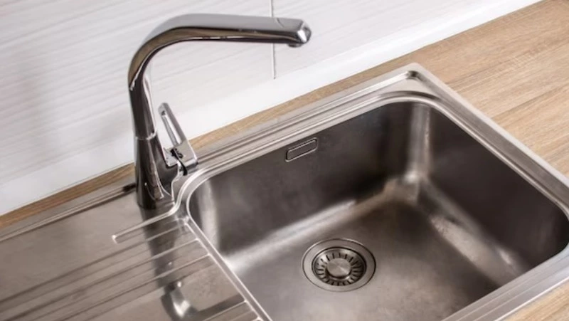 Холодную воду отключат на двух улицах Южно-Сахалинска 2 февраля