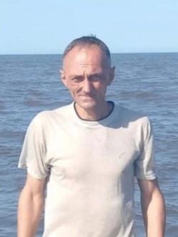 Мужчина без передних зубов пропал в Томаринском районе 