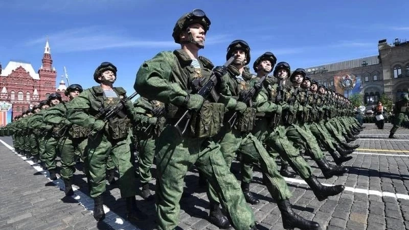 Мэр Поронайского района Антон Крупков поздравил военных с Днем создания Вооруженных сил РФ 