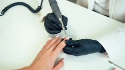 Модный маникюр на вторую половину лета: 5 главных трендов