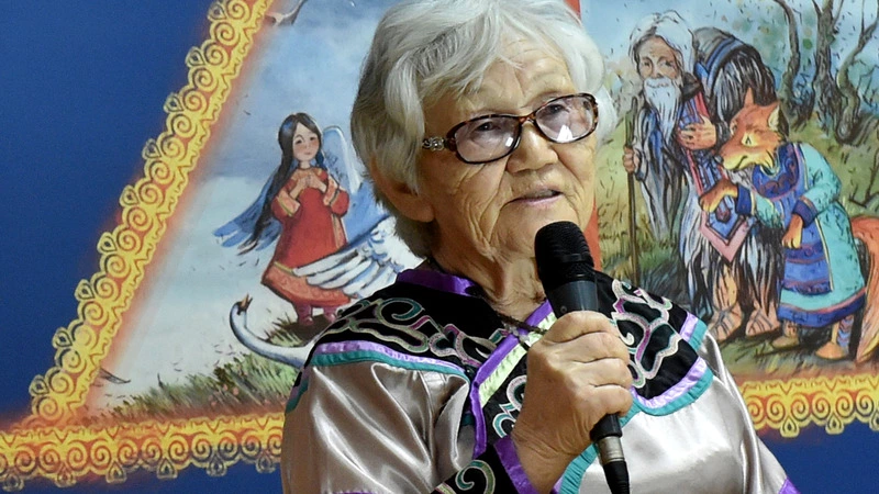 На Сахалине отмечает 80-летний юбилей уйльтинская сказительница