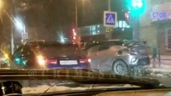 Автомобили Toyota и Acura попали в ночное ДТП в Южно-Сахалинске 4 января