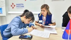 Сахалинские кадровые центры трудоустроили почти 200 соискателей с ограничениями по здоровью