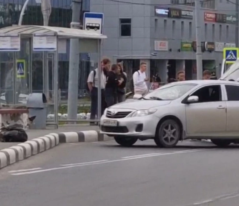 Водитель маршрутки подрался на автобусной остановке в Южно-Сахалинске. ВИДЕО