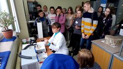 Ученые показали сахалинским школьникам вулканические бомбы и древний гербарий
